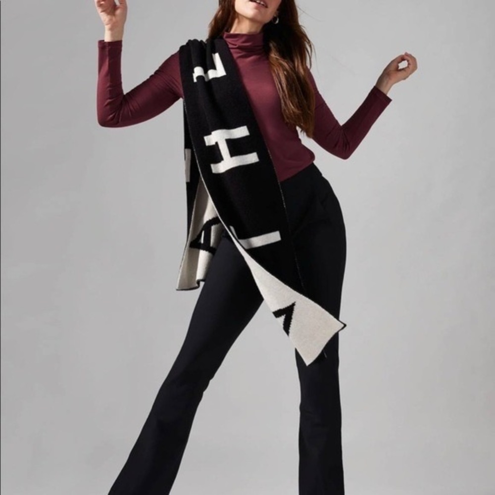 NWT Athleta knit scarf. Reversible black and white